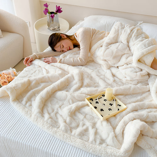 Double-layered thick wool blanket, heart-shaped design, king size, available in 4 colors: yellow, sky blue, cream, and pink.